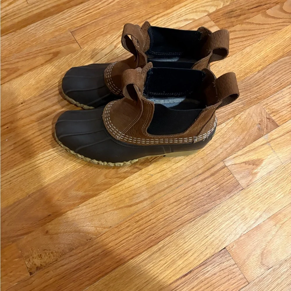 L.L. Bean 6 inch Chelsea Duck Boots - Picture 2 of 4
